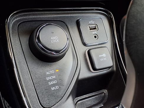 Used 2018 Jeep Compass Limited image 25