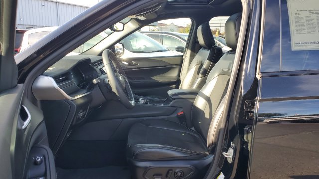 Certified 2024 Jeep Grand Cherokee Altitude AWD/4WD image 4