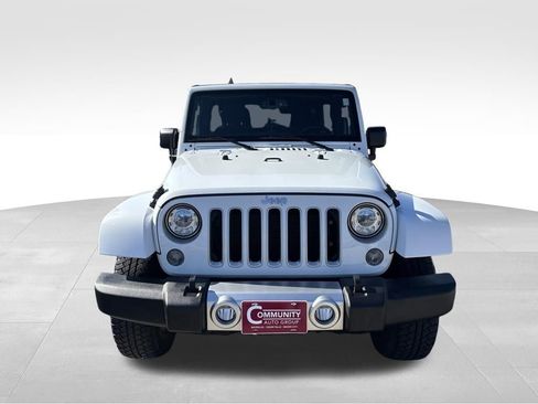 Used 2018 Jeep Wrangler Unlimited Sahara w/ Connectivity Group image 8