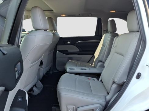 Used 2019 Toyota Highlander Limited FWD image 15