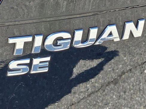 Used 2021 Volkswagen Tiguan SE R-Line FWD image 32
