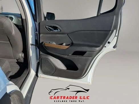 Used 2019 GMC Acadia SLE FWD image 17