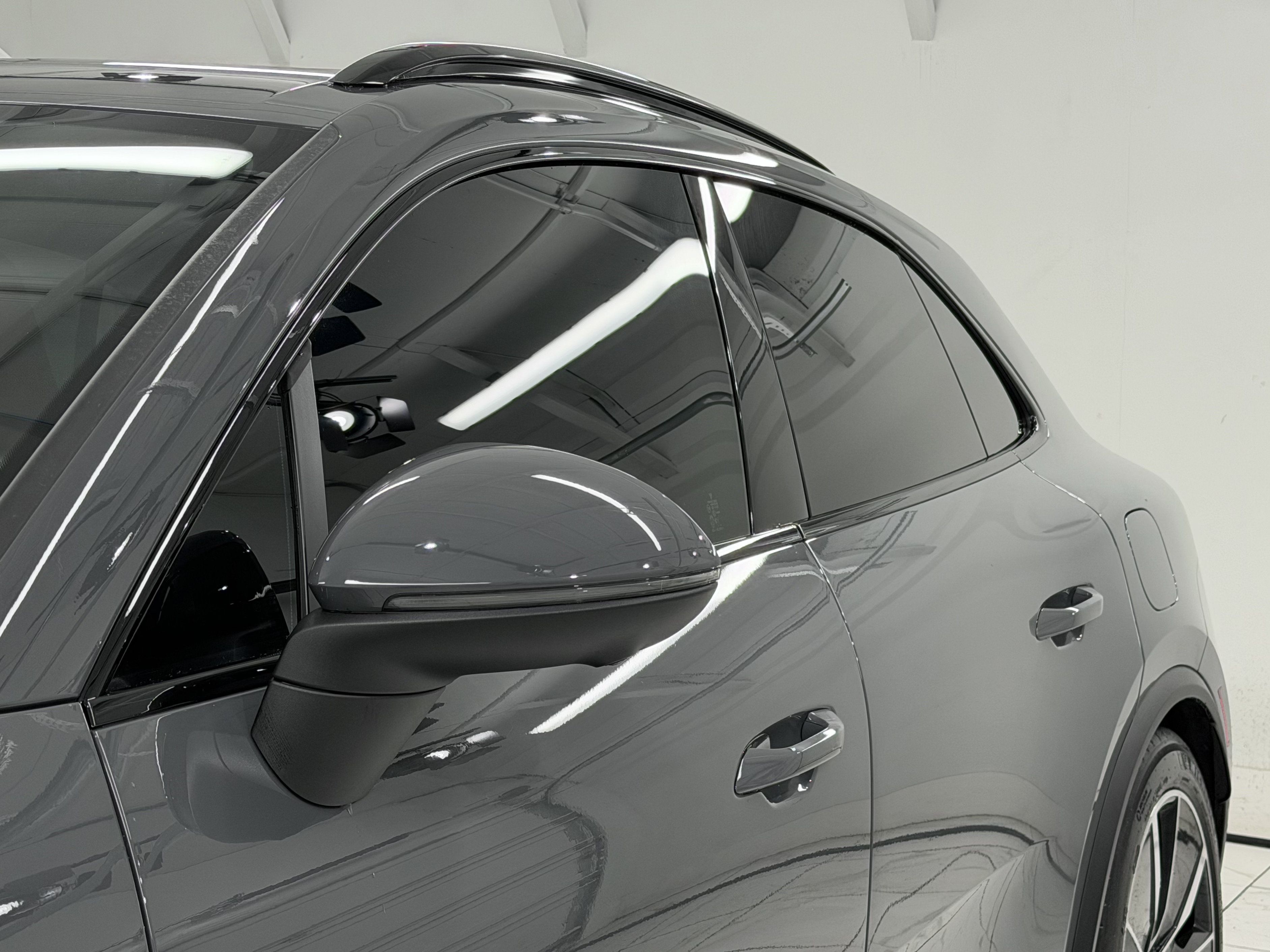 Used 2025 Porsche Macan 4S Electric AWD/4WD image 19