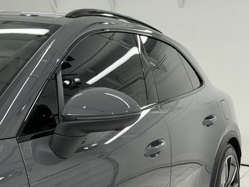 Used 2025 Porsche Macan 4S Electric AWD/4WD image 19