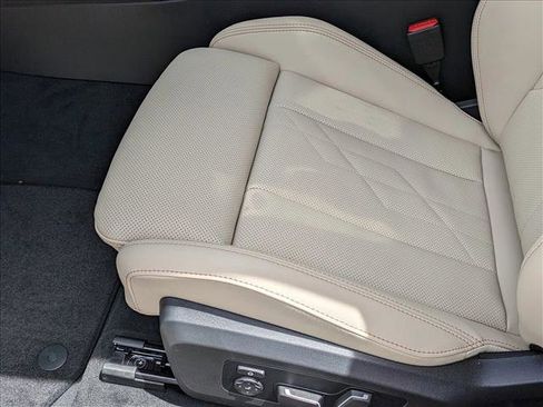 Used 2025 BMW X3 xDrive30i w/ Premium Package image 4