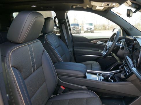 New 2026 Chevrolet Traverse High Country w/ LPO, Floor Liner Package AWD/4WD image 9