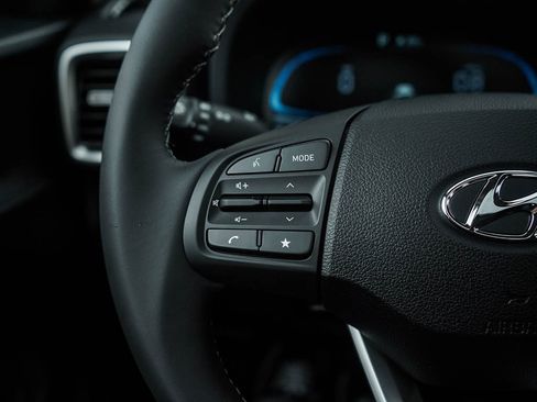 New 2026 Hyundai Venue SEL FWD image 19