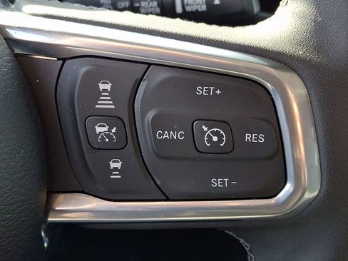 Used 2025 Jeep Wrangler Unlimited Sahara AWD/4WD image 25