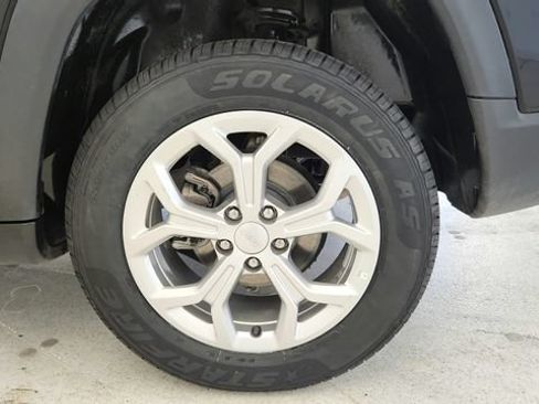 Used 2024 Jeep Compass Latitude AWD/4WD image 9