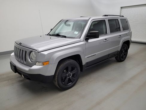 Used 2015 Jeep Patriot Sport w/ Power Value Group FWD image 2