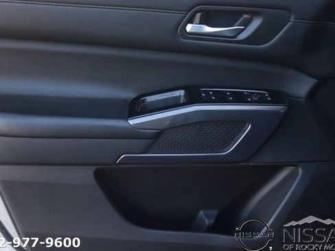 Used 2022 Nissan Pathfinder SL w/ SL Premium Package image 9