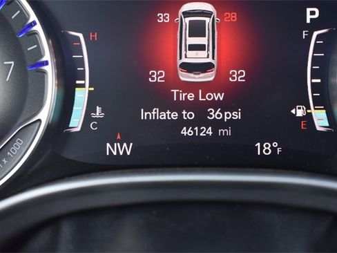 Used 2022 Chrysler Pacifica Touring-L image 15