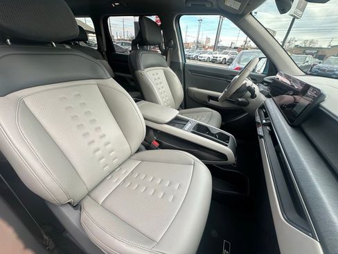 Used 2025 Kia EV9 Wind image 25