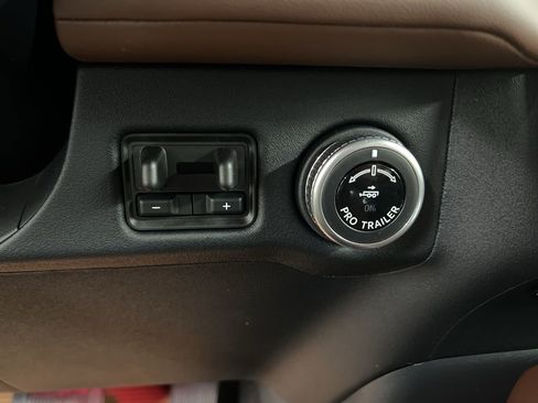 New 2026 Lincoln Navigator Reserve AWD/4WD image 21