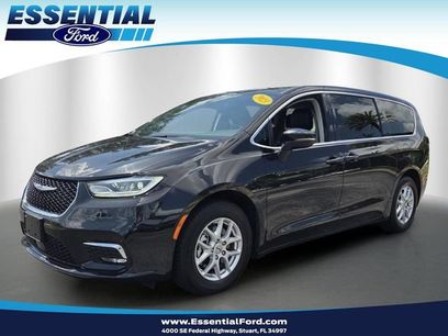 Used 2023 Chrysler Pacifica Touring-L