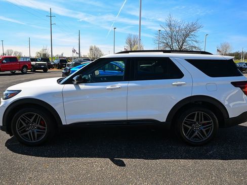 Used 2025 Ford Explorer ST AWD/4WD image 8