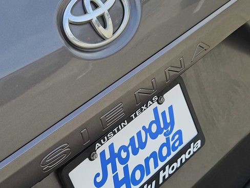 Used 2012 Toyota Sienna XLE image 13