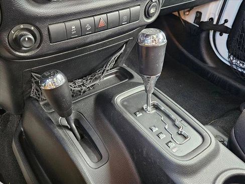 Used 2014 Jeep Wrangler Unlimited Rubicon w/ Connectivity Group image 12