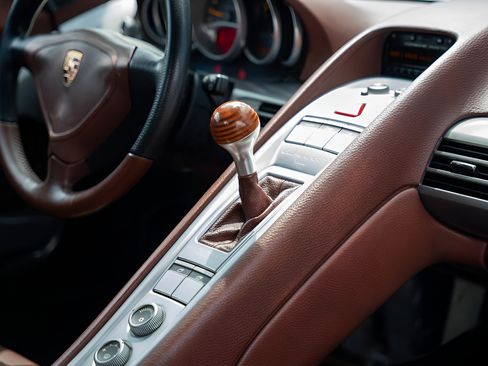 Used 2005 Porsche Carrera GT RWD image 38