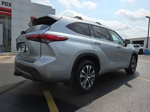 Used 2023 Toyota Highlander XLE AWD/4WD image 7