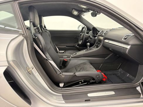 Certified 2016 Porsche Cayman GT4 RWD image 21