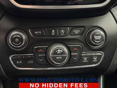 Used 2020 Jeep Cherokee Limited image 24