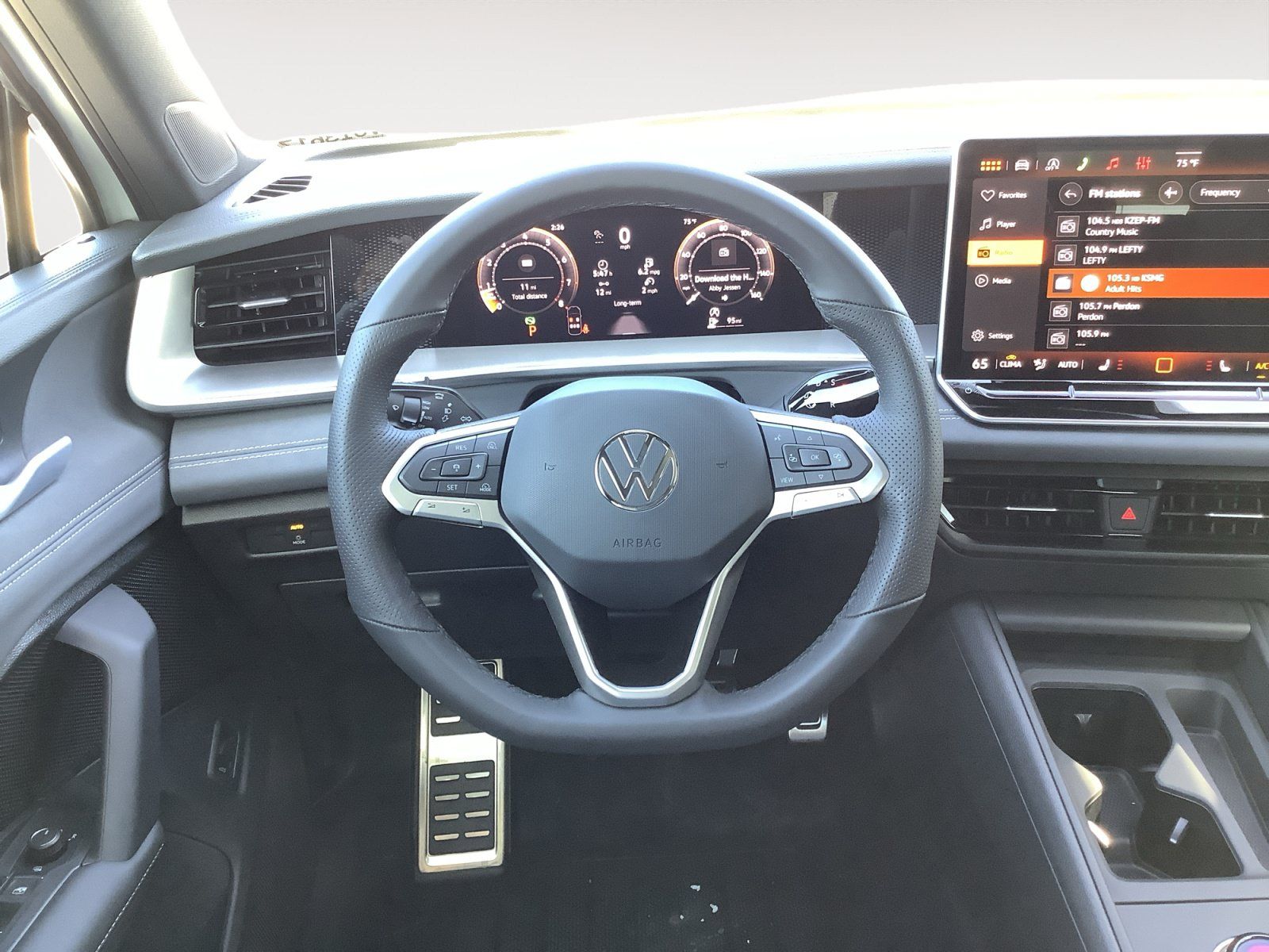 New 2026 Volkswagen Tiguan SE R-Line FWD image 15