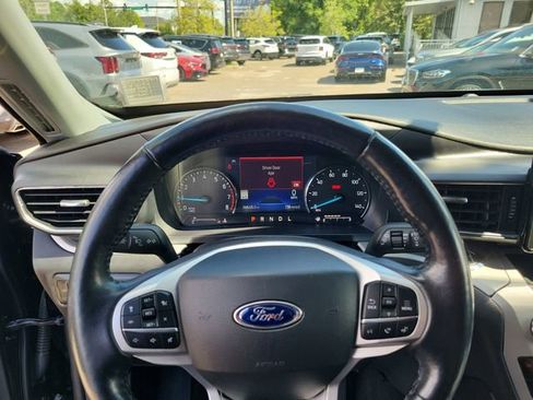 Used 2022 Ford Explorer XLT w/ Equipment Group 202A AWD/4WD image 28