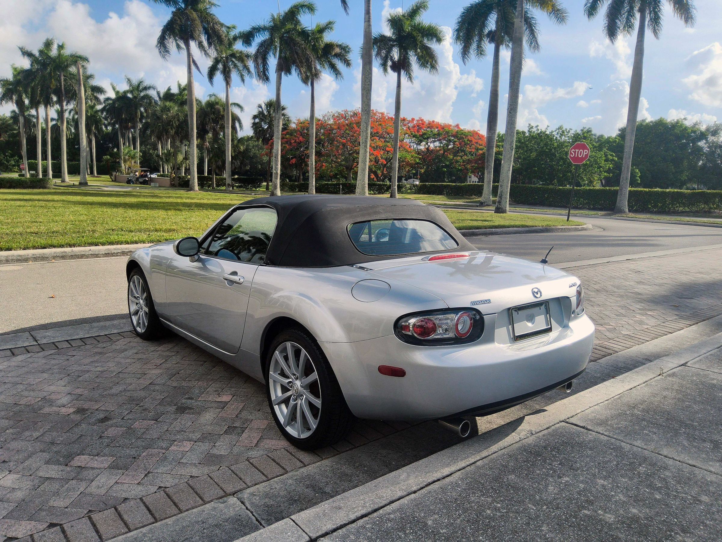 Used 2006 MAZDA MX-5 Miata Grand Touring RWD image 32