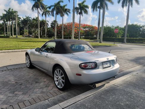 Used 2006 MAZDA MX-5 Miata Grand Touring RWD image 32
