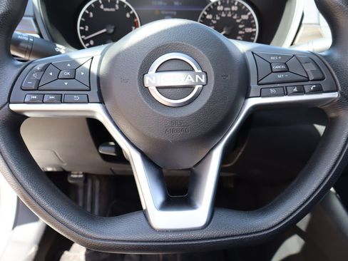 Used 2025 Nissan Altima 2.5 SV FWD image 11