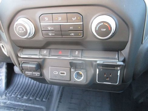 Used 2024 GMC Sierra 3500 Pro w/ Convenience Package image 15