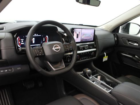 New 2026 Nissan Pathfinder Platinum FWD image 15