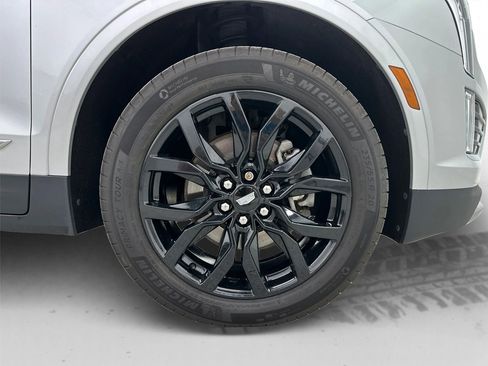 Used 2018 Cadillac XT5 Sport Utility 4D image 24