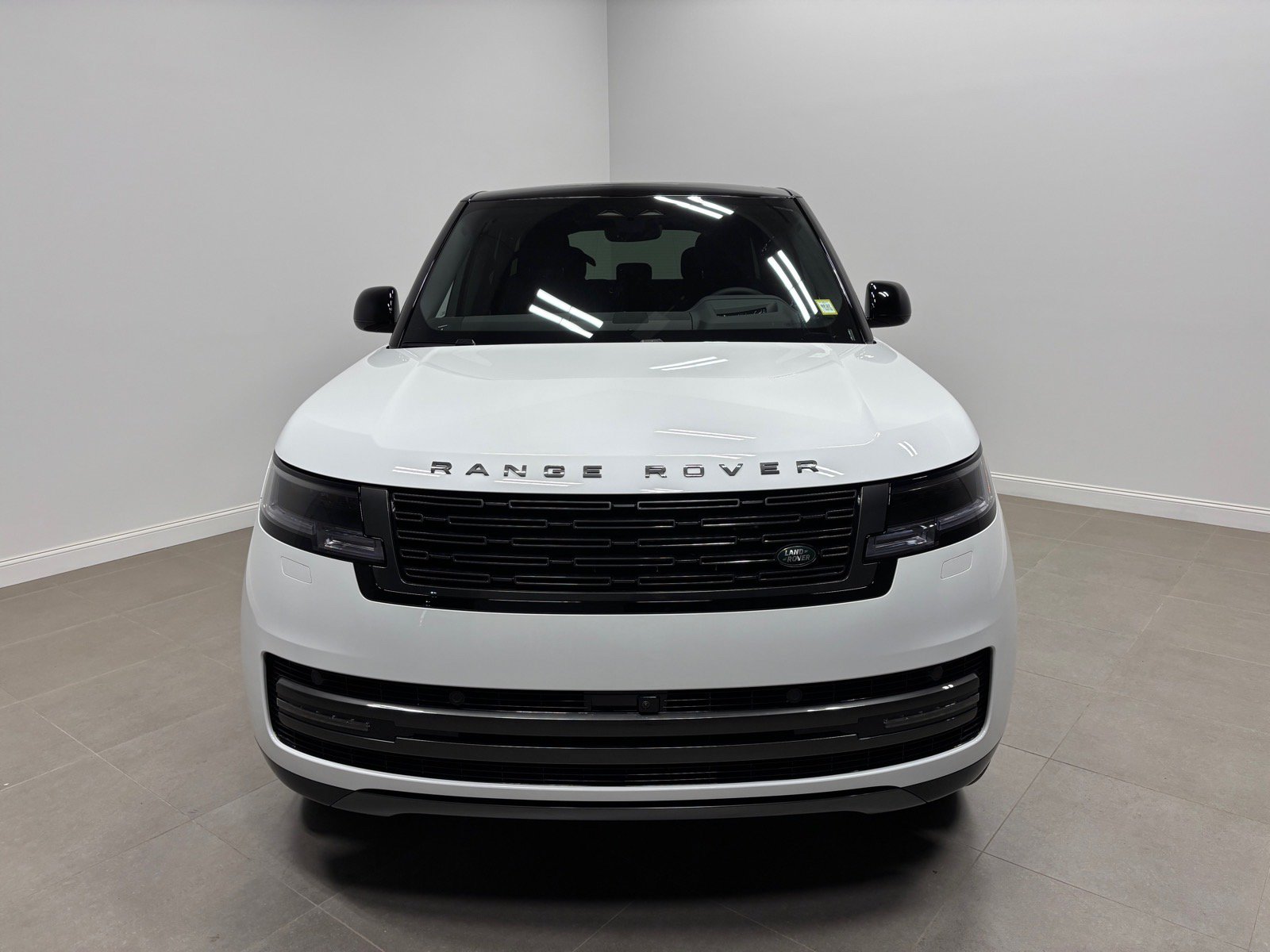 Used 2026 Land Rover Range Rover SE AWD/4WD image 3