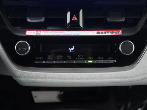 Used 2025 Toyota Corolla SE image 16