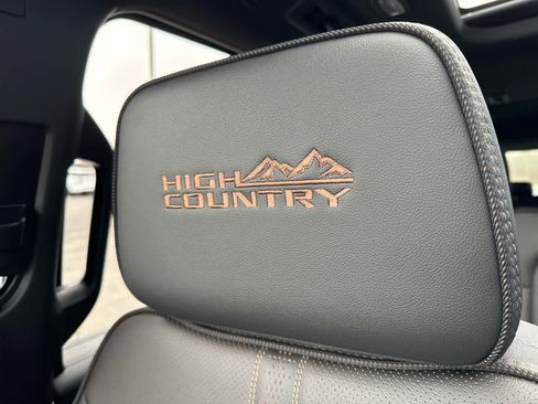 New 2026 Chevrolet Suburban High Country image 36