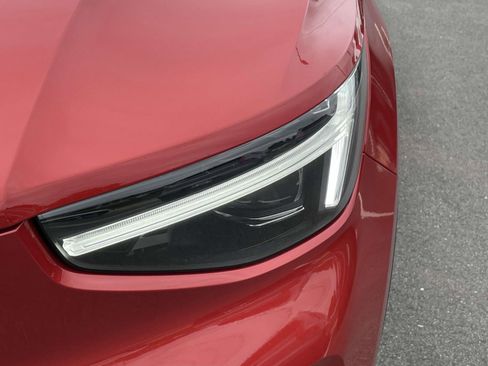 New 2025 Volvo XC40 B5 Ultra w/ Protection Package image 10