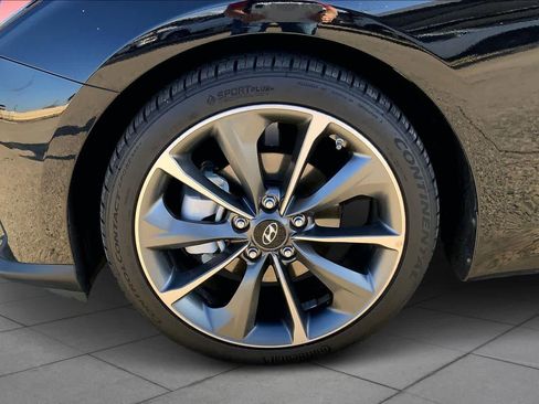 Used 2021 Hyundai Veloster 2.0 Premium image 10