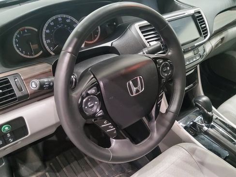 Certified 2017 Honda Accord EX-L image 17