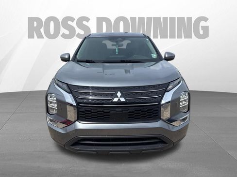 Used 2023 Mitsubishi Outlander SE image 2