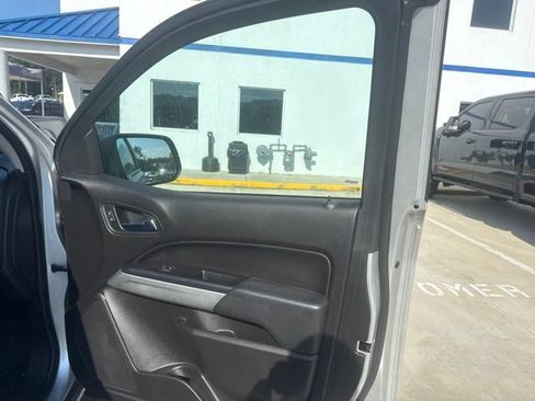 Used 2017 Chevrolet Colorado LT w/ LT Convenience Package RWD image 39