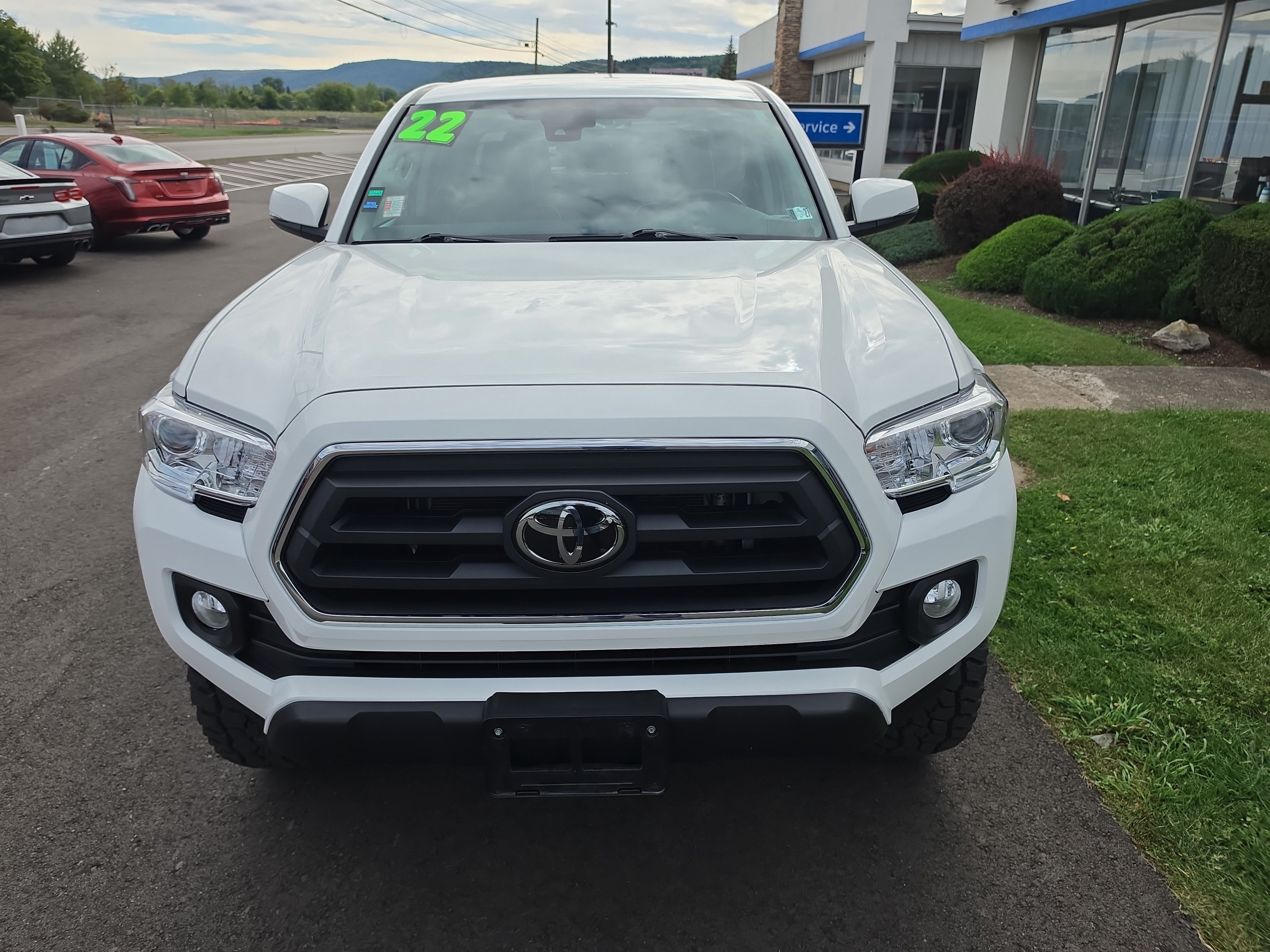 Used 2022 Toyota Tacoma SR5 w/ Technology Package AWD/4WD image 7