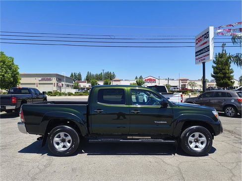 Used 2014 Toyota Tacoma PreRunner w/ SR5 Package RWD image 4