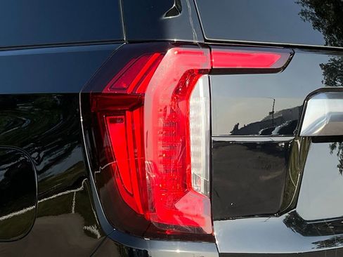 Used 2023 GMC Yukon AT4 AWD/4WD image 34