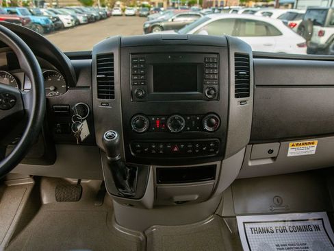 Used 2016 Mercedes-Benz Sprinter 2500 image 15