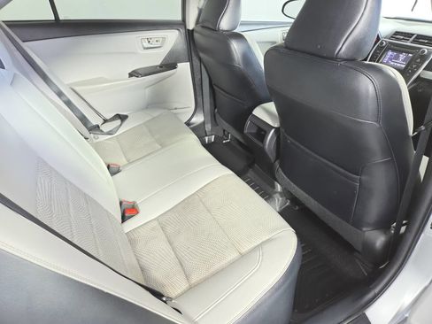 Used 2016 Toyota Camry SE w/ Moonroof Package FWD image 29