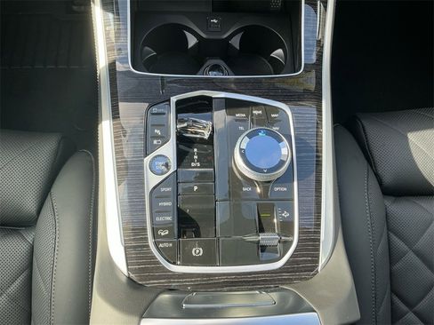 New 2026 BMW X5 xDrive50e image 11