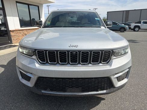 Used 2024 Jeep Grand Cherokee Limited w/ Luxury Tech Group II image 10