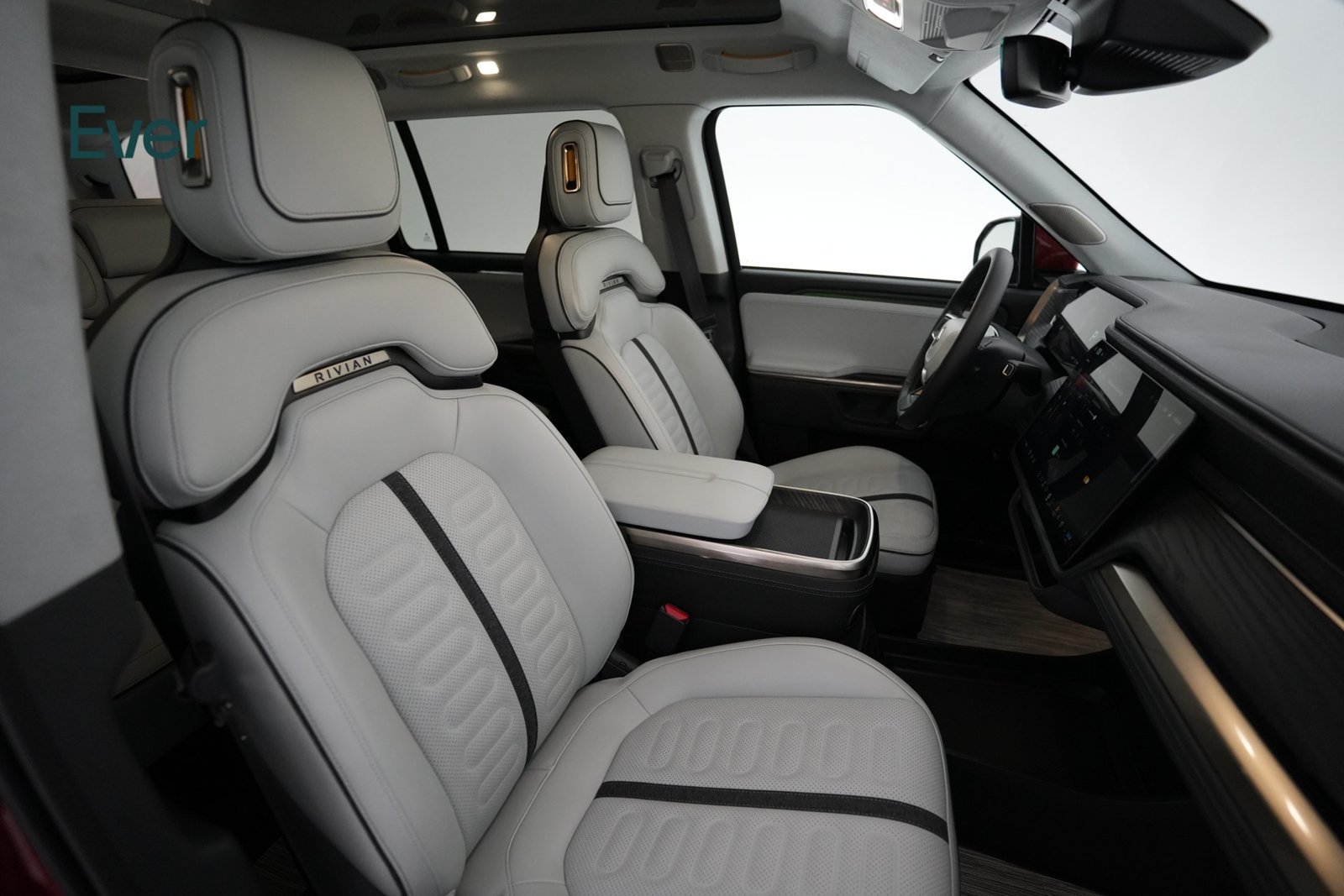Used 2024 Rivian R1S Adventure Dual AWD/4WD image 21
